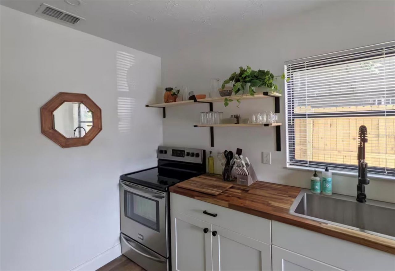 4711 Hollingsworth Avenue , Sarasota, FL 34233 Photo