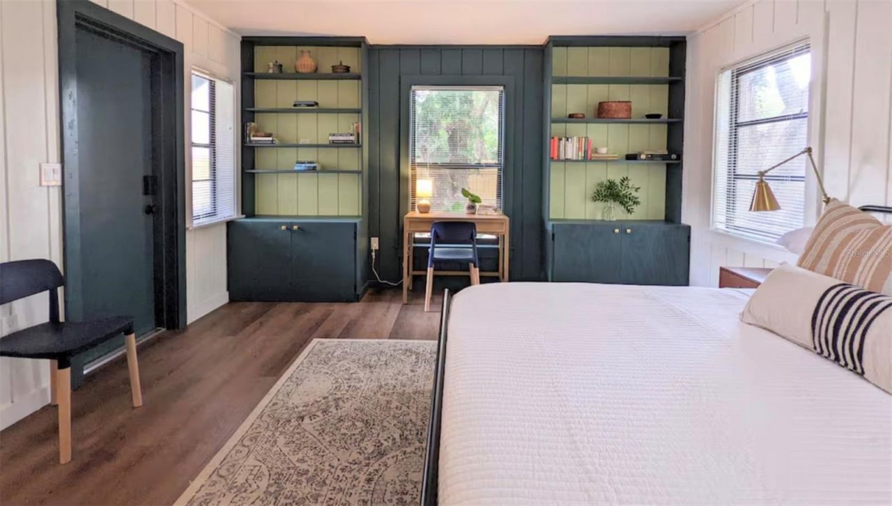 4711 Hollingsworth Avenue , Sarasota, FL 34233 Photo