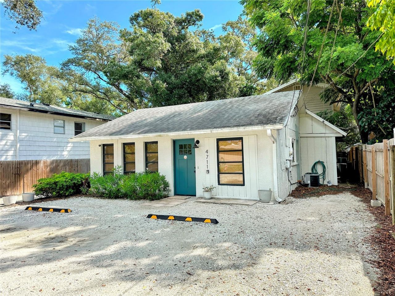 4711 Hollingsworth Avenue , Sarasota, FL 34233 Photo