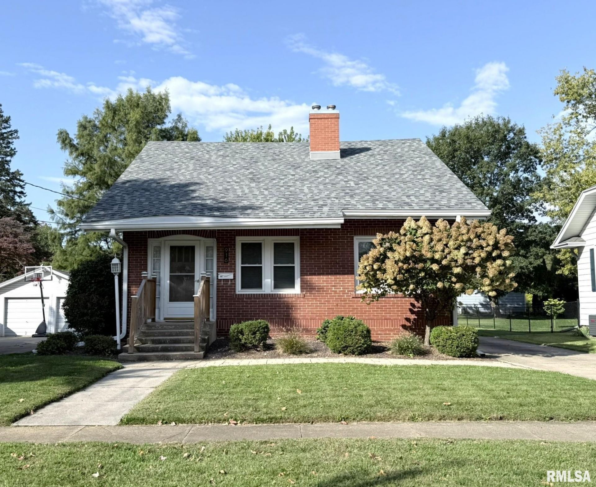 916 Florence Avenue, Galesburg, IL 61401 Main Photo