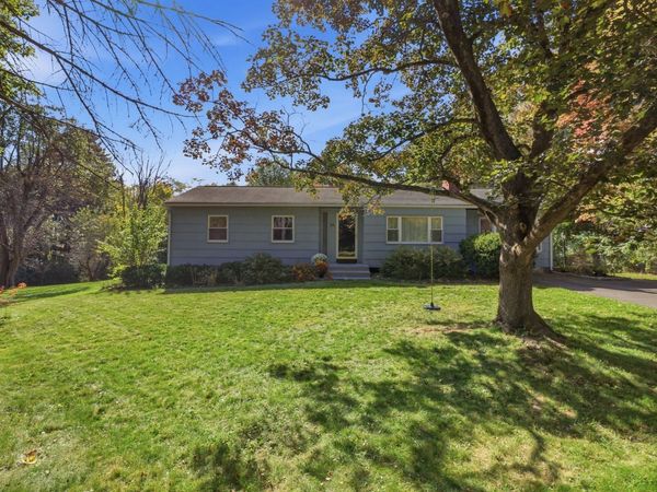 36 Valley View Dr, Amherst, MA 01002