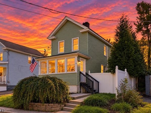16 Green St, Oxford, NJ 07863