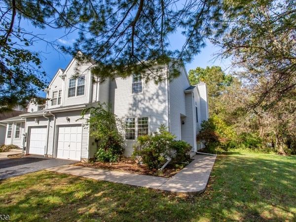 3 Munsee Trl, Branchburg, NJ 08876