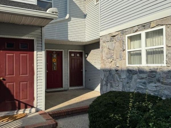 222 Bexley Ln, Piscataway, NJ 08854
