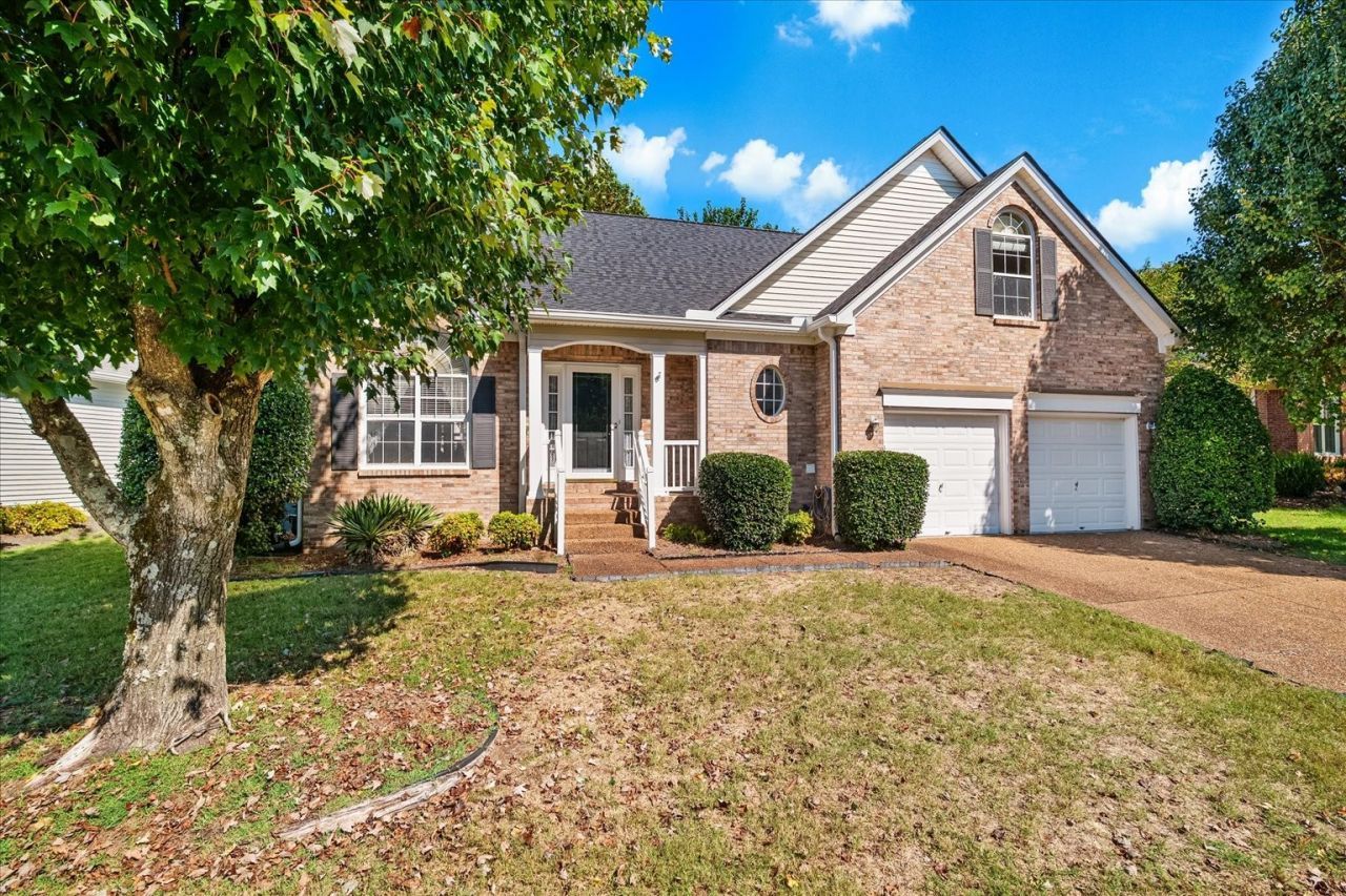 453 Essex Park Cir, Franklin, TN 37069 Main Photo