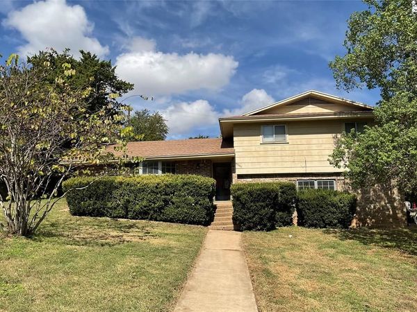 9555 Brookhollow Drive, Woodway, TX 76712