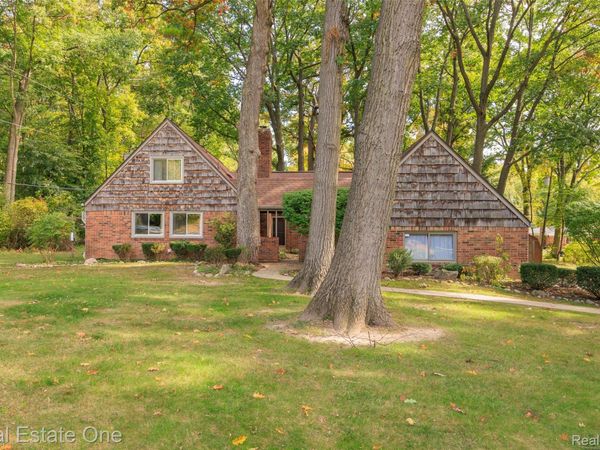 6482 Herbmoor Street , Troy, Mi 48098