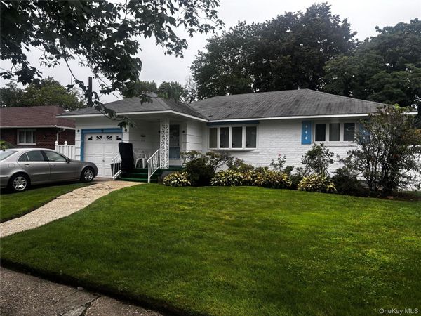 904 Barry Drive W, Valley Stream, NY 11580