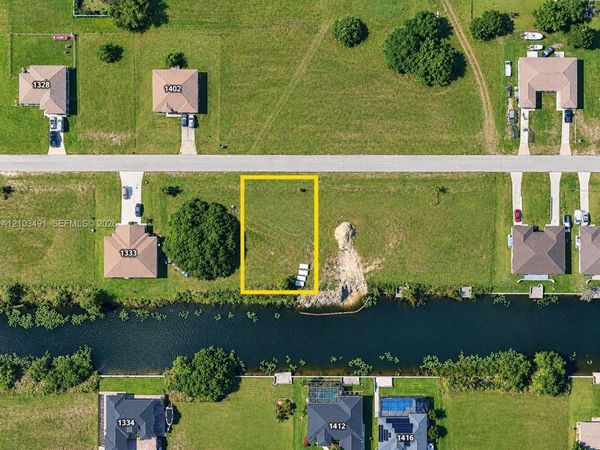 1407 NE 8th Pl , Cape Coral, FL 33909