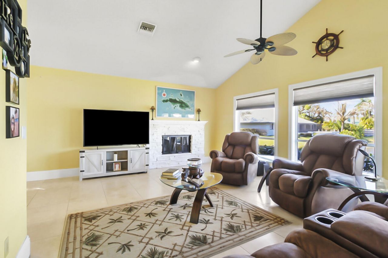 10691 SE Jupiter Narrows Drive, Hobe Sound, FL 33455 Photo