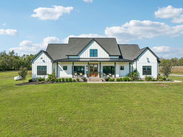 337 Oakdale Rd , Westmoreland, TN 37186
