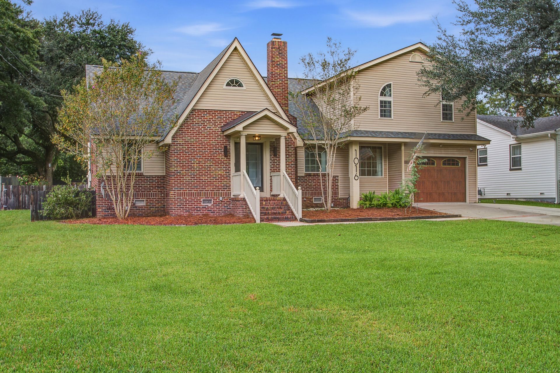 1016 Holcombe Road Photo 2