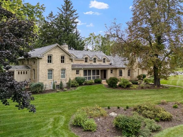 7918 Pleasant Valley ROAD, Saukville, WI 53080