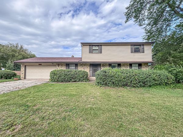 2214 Avalon Dr, Waukesha, WI 53186