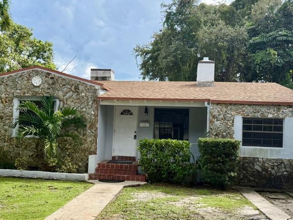 570 NW 41st St , Miami, FL 33127