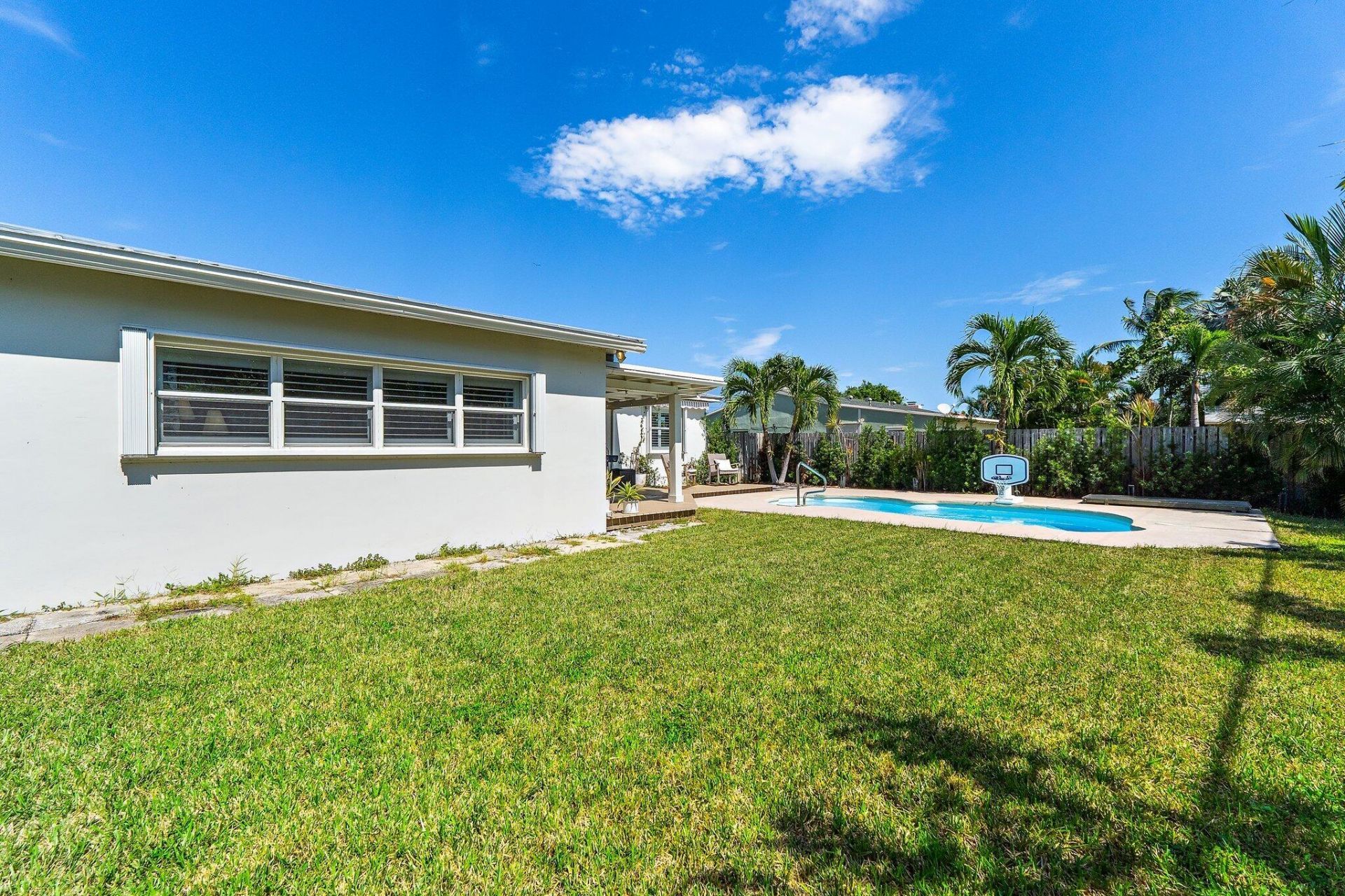 346 Laurie Road, West Palm Beach, FL 33405 Photo