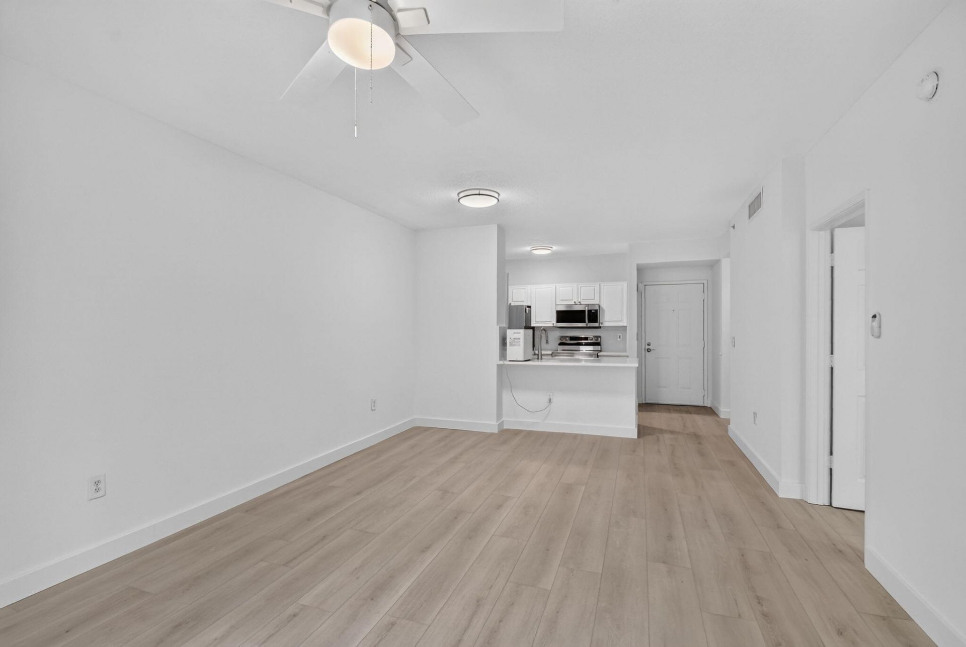 630 S Sapodilla Avenue, Unit 223, West Palm Beach, FL 33401 Photo