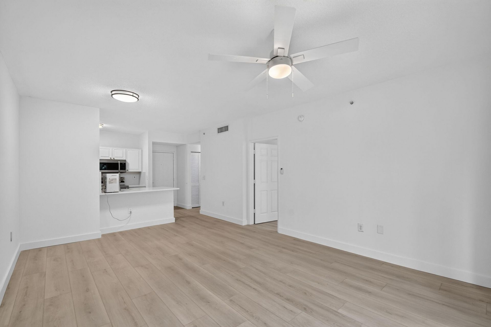 630 S Sapodilla Avenue, Unit 223, West Palm Beach, FL 33401 Photo