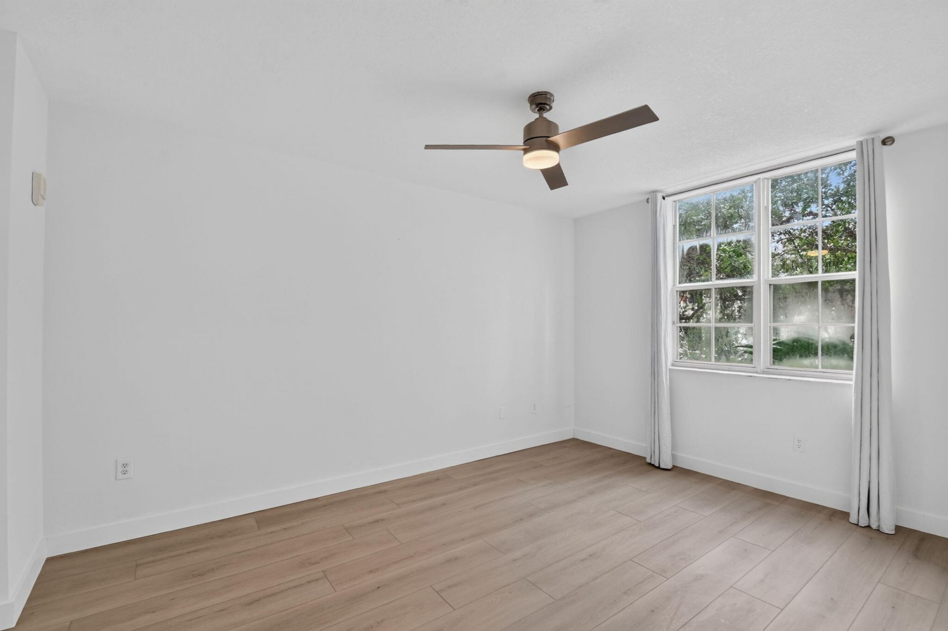 630 S Sapodilla Avenue, Unit 223, West Palm Beach, FL 33401 Photo
