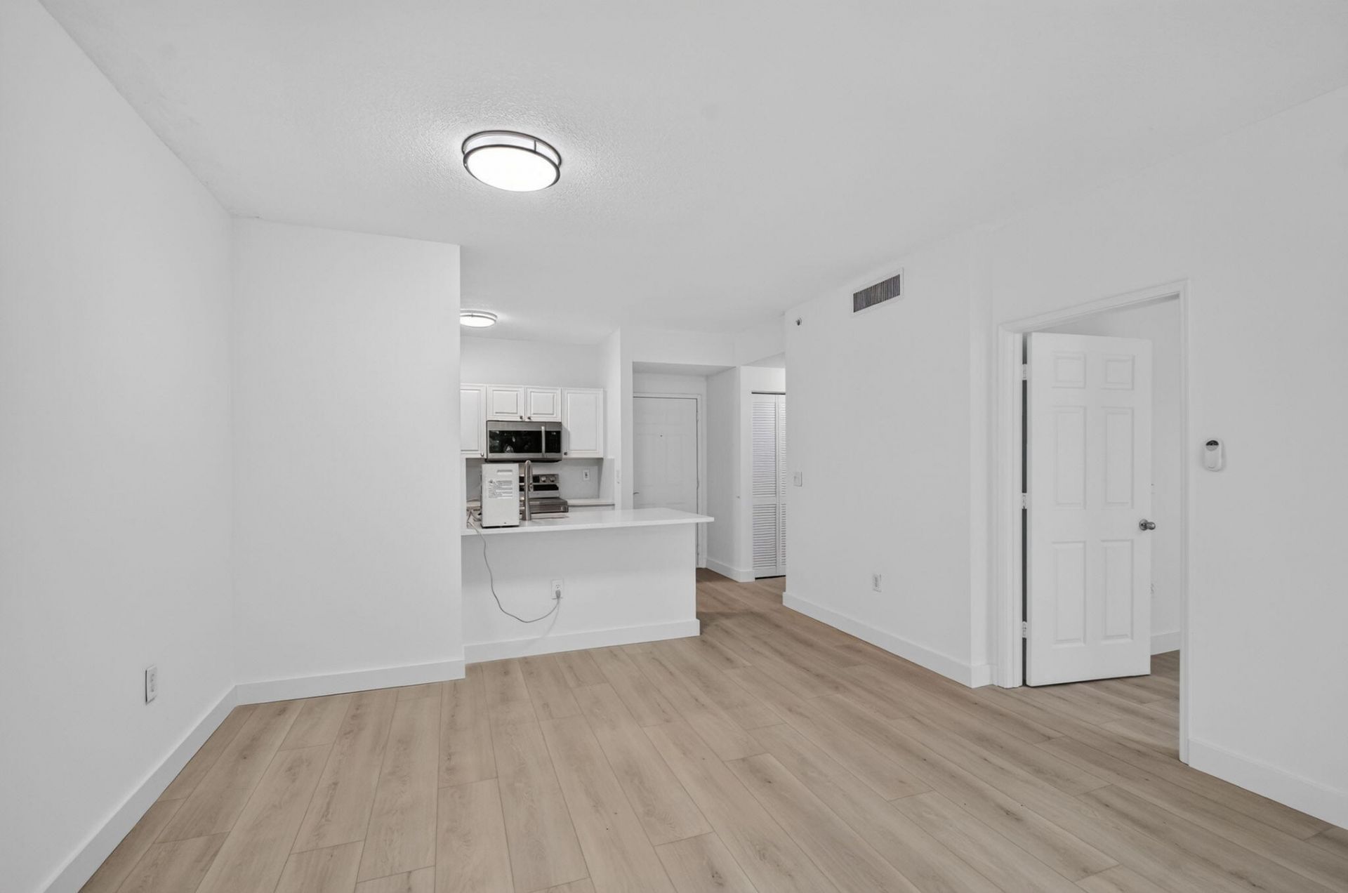 630 S Sapodilla Avenue, Unit 223, West Palm Beach, FL 33401 Photo