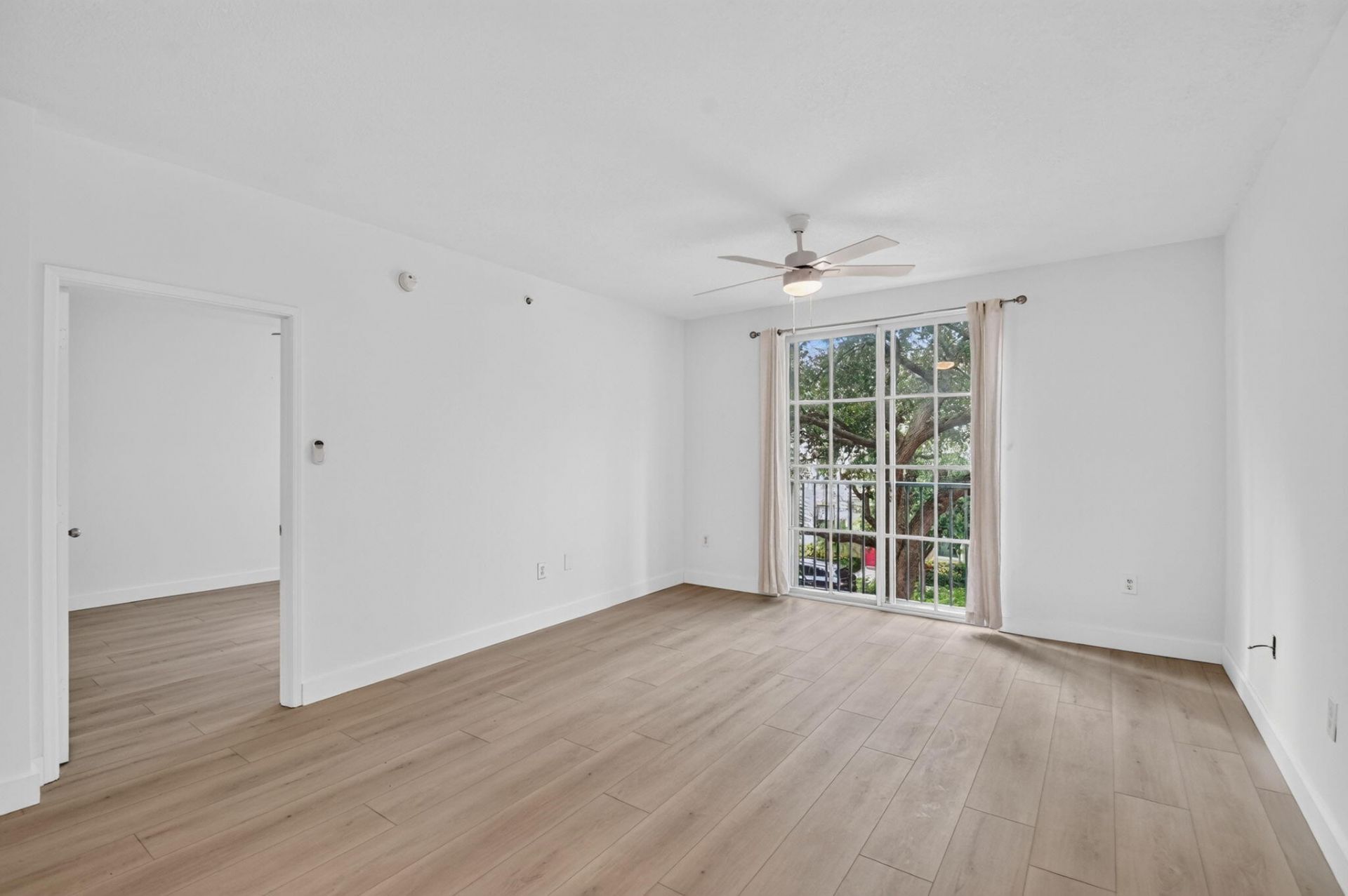 630 S Sapodilla Avenue, Unit 223, West Palm Beach, FL 33401 Photo