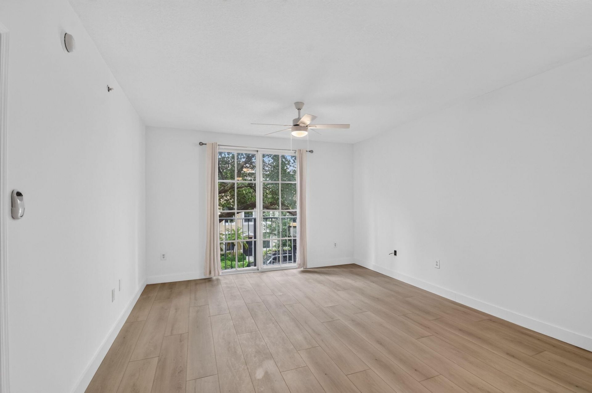630 S Sapodilla Avenue, Unit 223, West Palm Beach, FL 33401 Photo