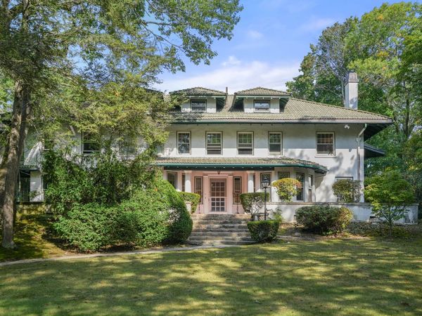 41 Montvale Rd, Newton, MA 02459