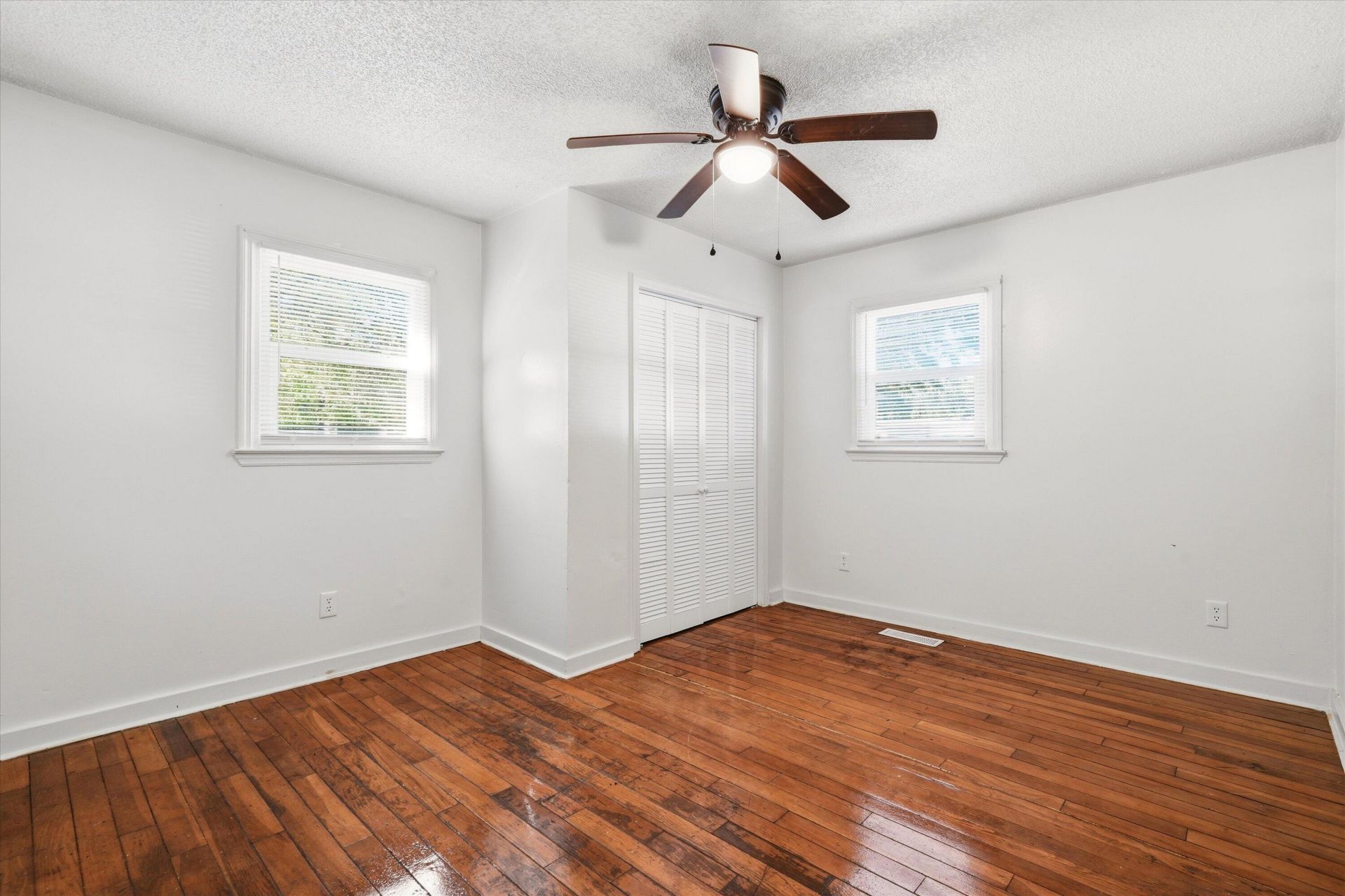 4728 Mixson Avenue Photo 11