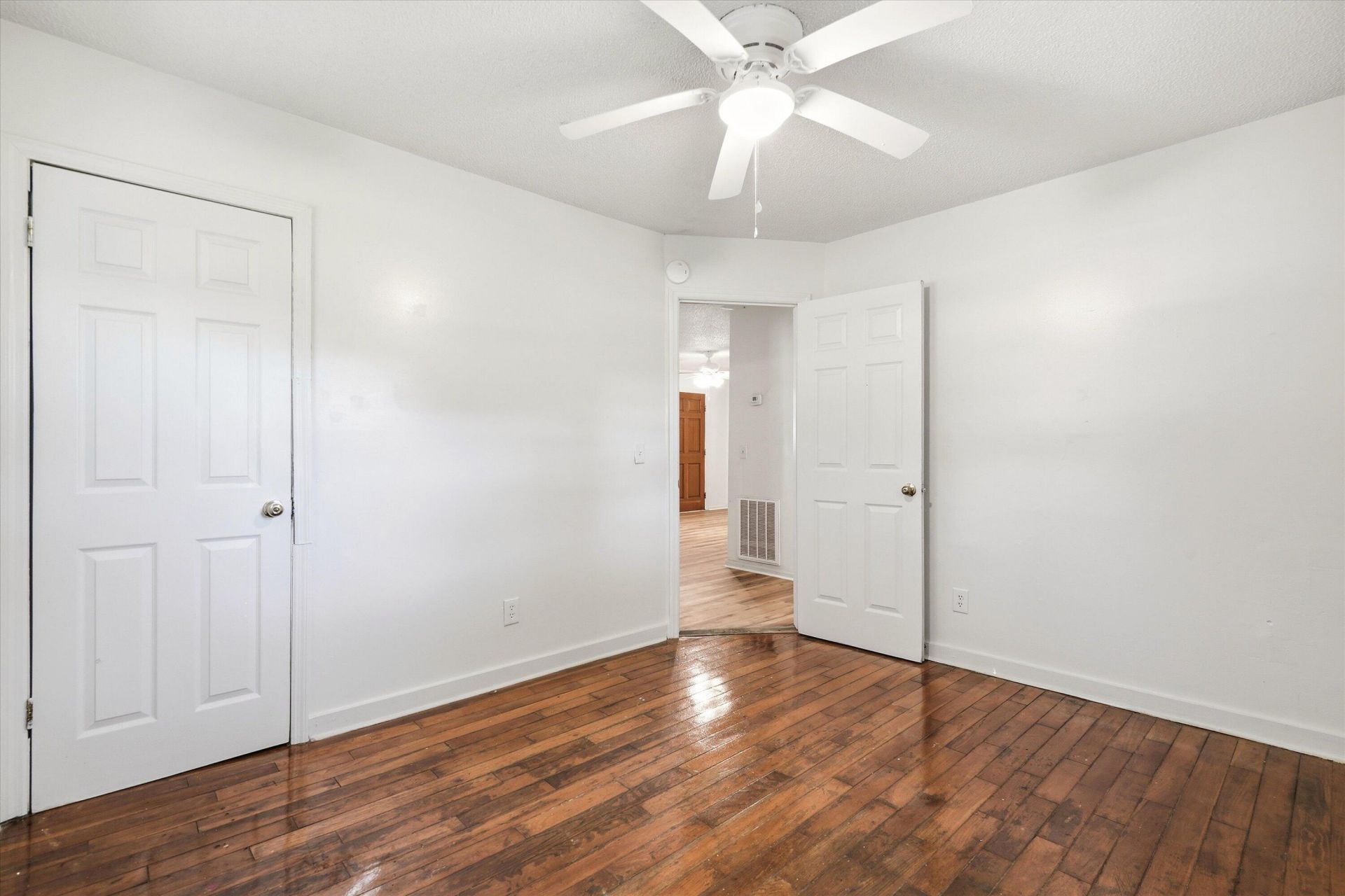 4728 Mixson Avenue Photo 14