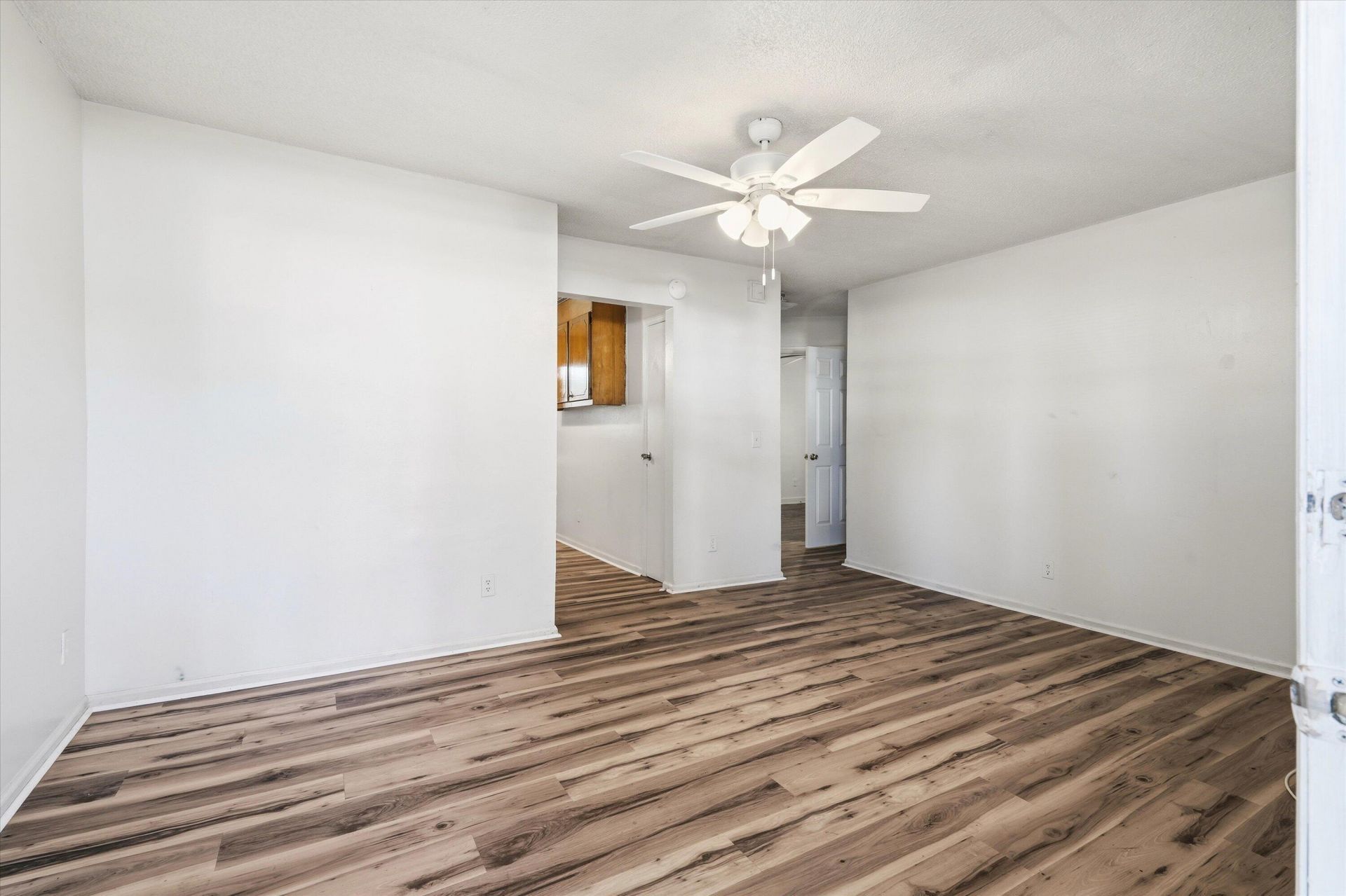 4728 Mixson Avenue Photo 4