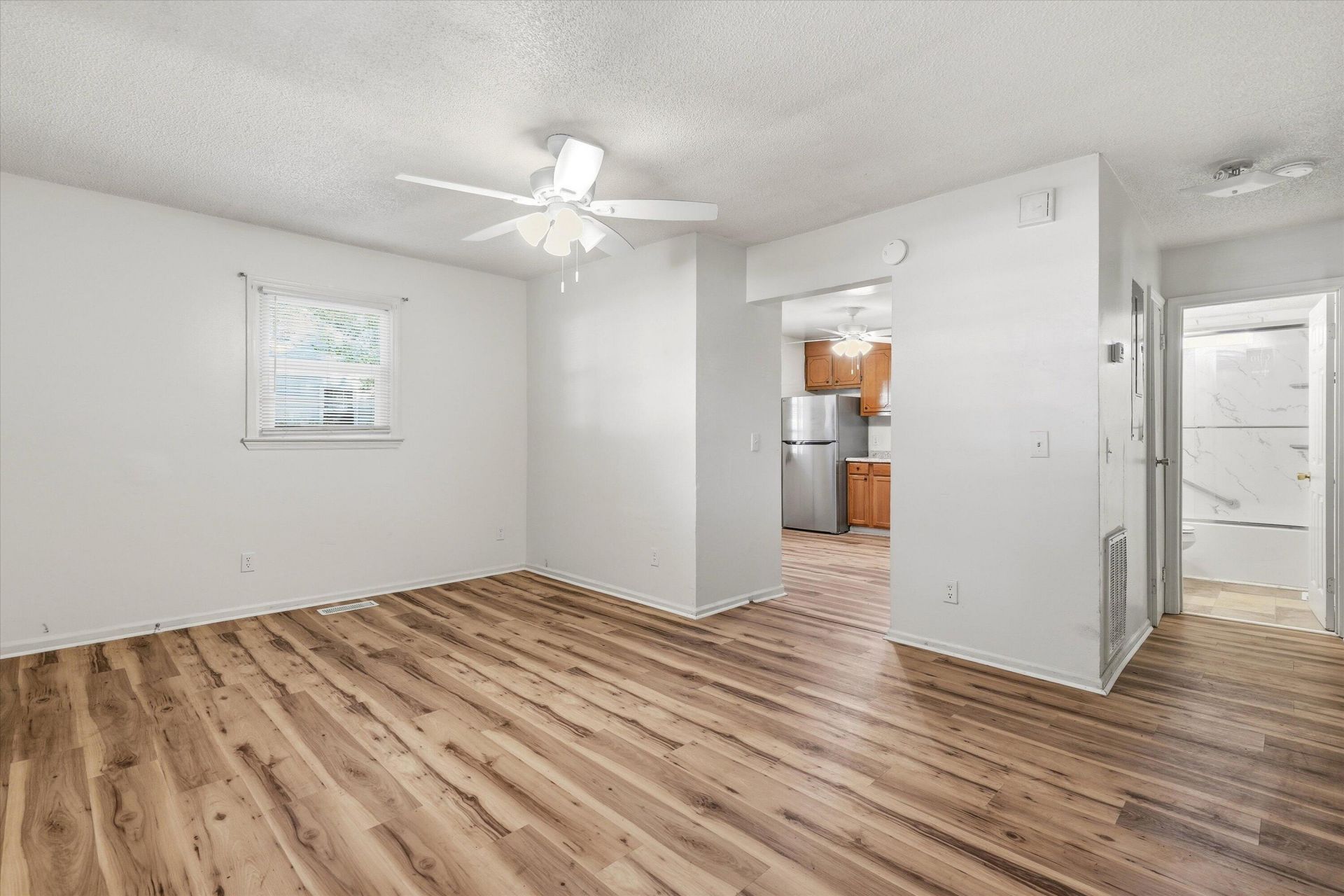 4728 Mixson Avenue Photo 5