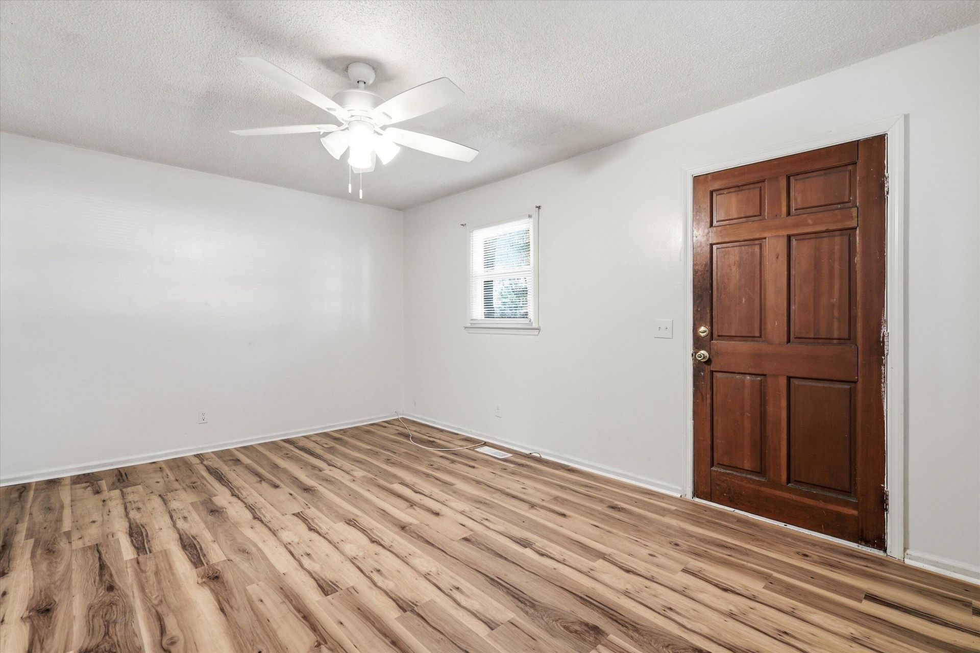 4728 Mixson Avenue Photo 6