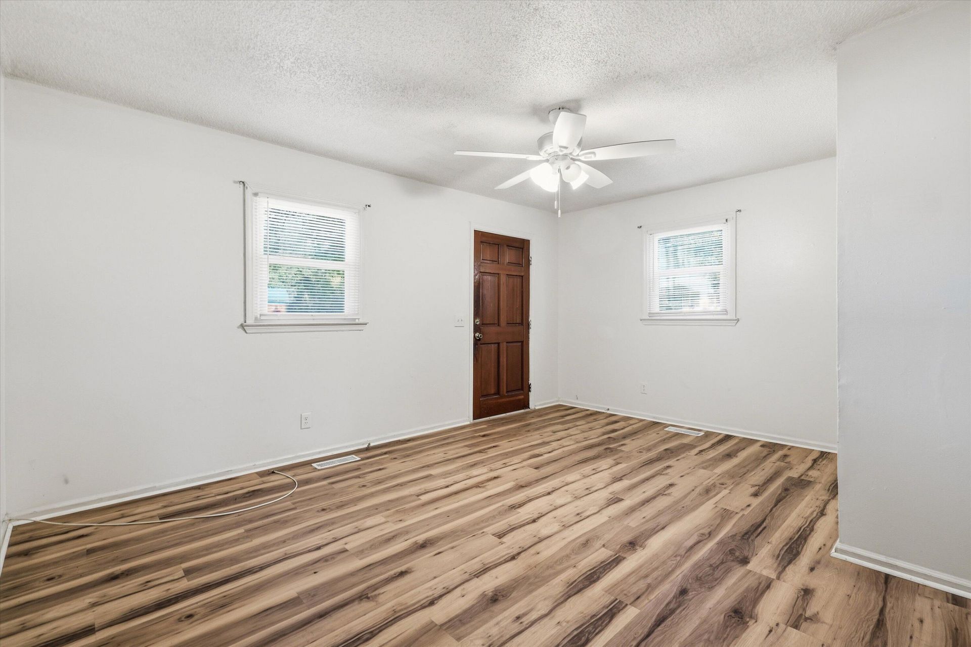 4728 Mixson Avenue Photo 7