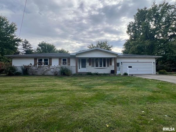 315 E GRANT Street, Macomb, IL 61455