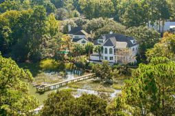 384 Overseer Place photo 4