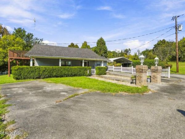 304 Shaddon Rd, Tellico Plains, TN 37385