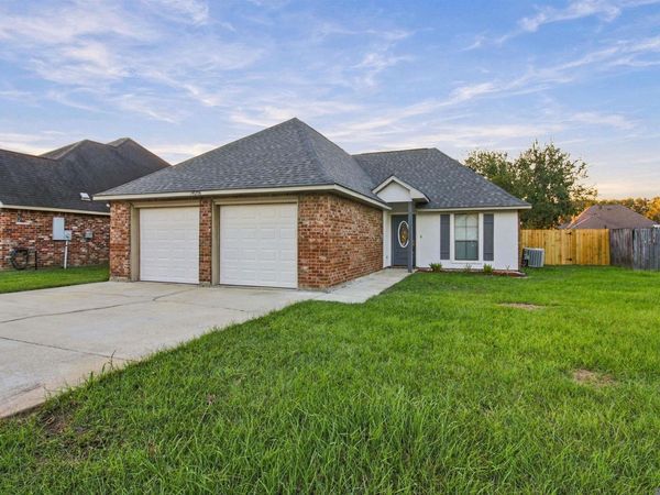 34206 Hawks Cove, Denham Springs, LA 70706