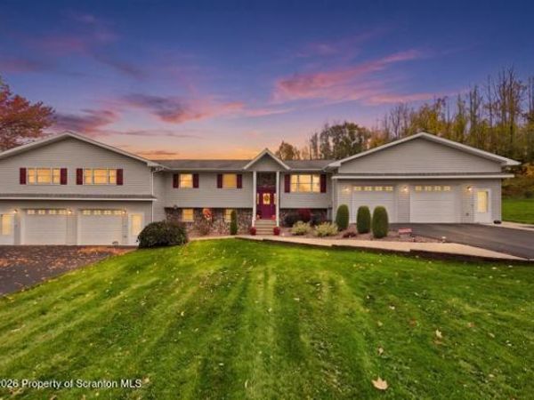 365 Arnolds Road , Jermyn, PA 18433
