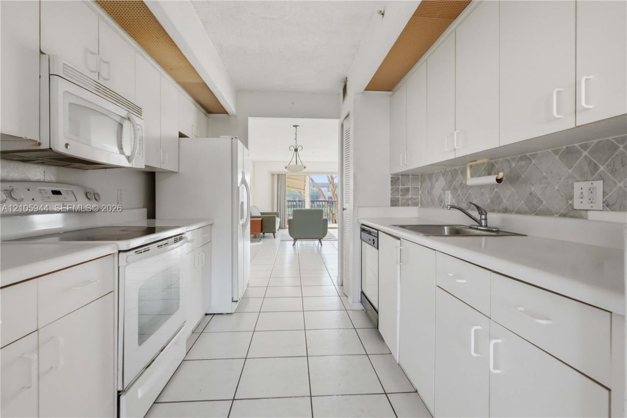701 SW 141st Ave , Unit 203R, Pembroke Pines, FL 33027 Photo