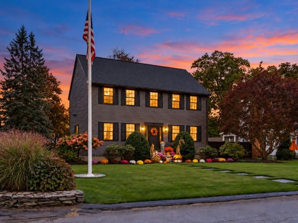 63 Linwood St, Chelmsford, MA 01824