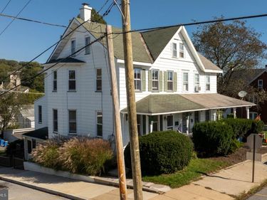 443 W 2ND AVENUE, PARKESBURG, PA 19365
