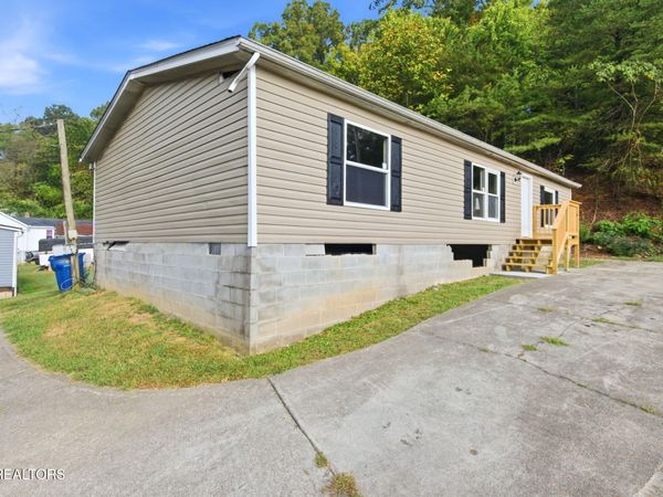 445 W Broad St, Clinton, TN 37716