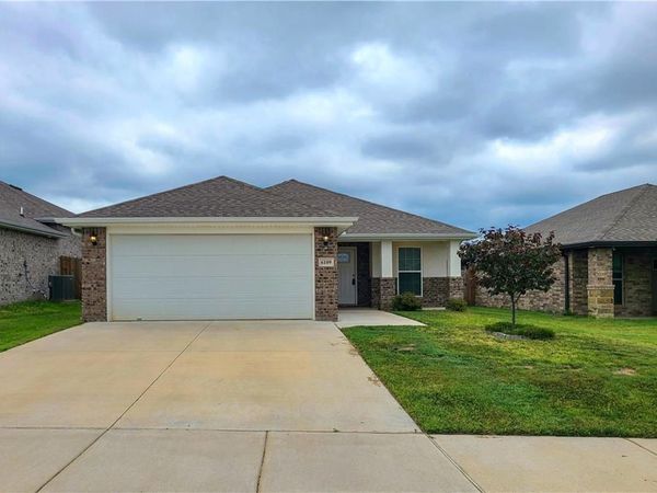 6109 NW Meade Street , Bentonville, AR 72713