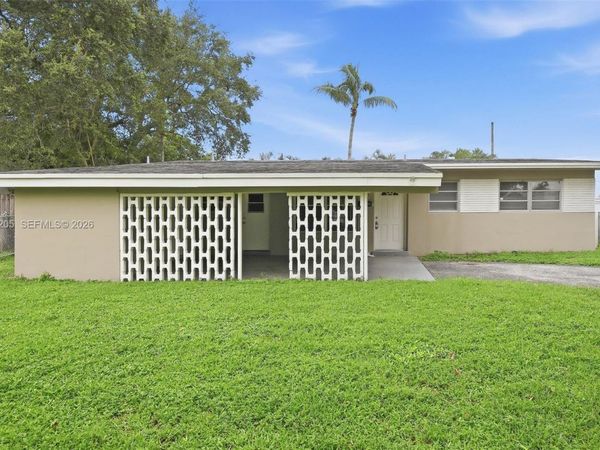 6941 SW 5th St , Pembroke Pines, FL 33023