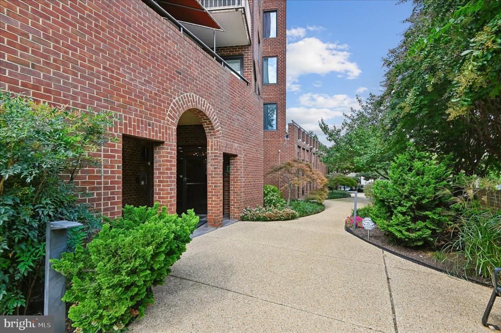 100 SEVERN AVENUE , ANNAPOLIS, MD 21403