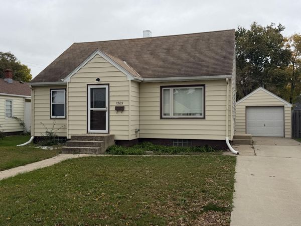 1205 S Lloyd Street, Aberdeen, SD 57401