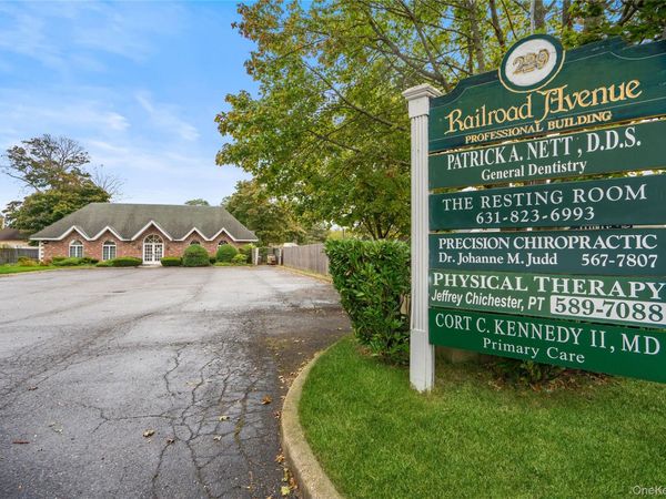 229 Railroad Avenue , Sayville, NY 11782