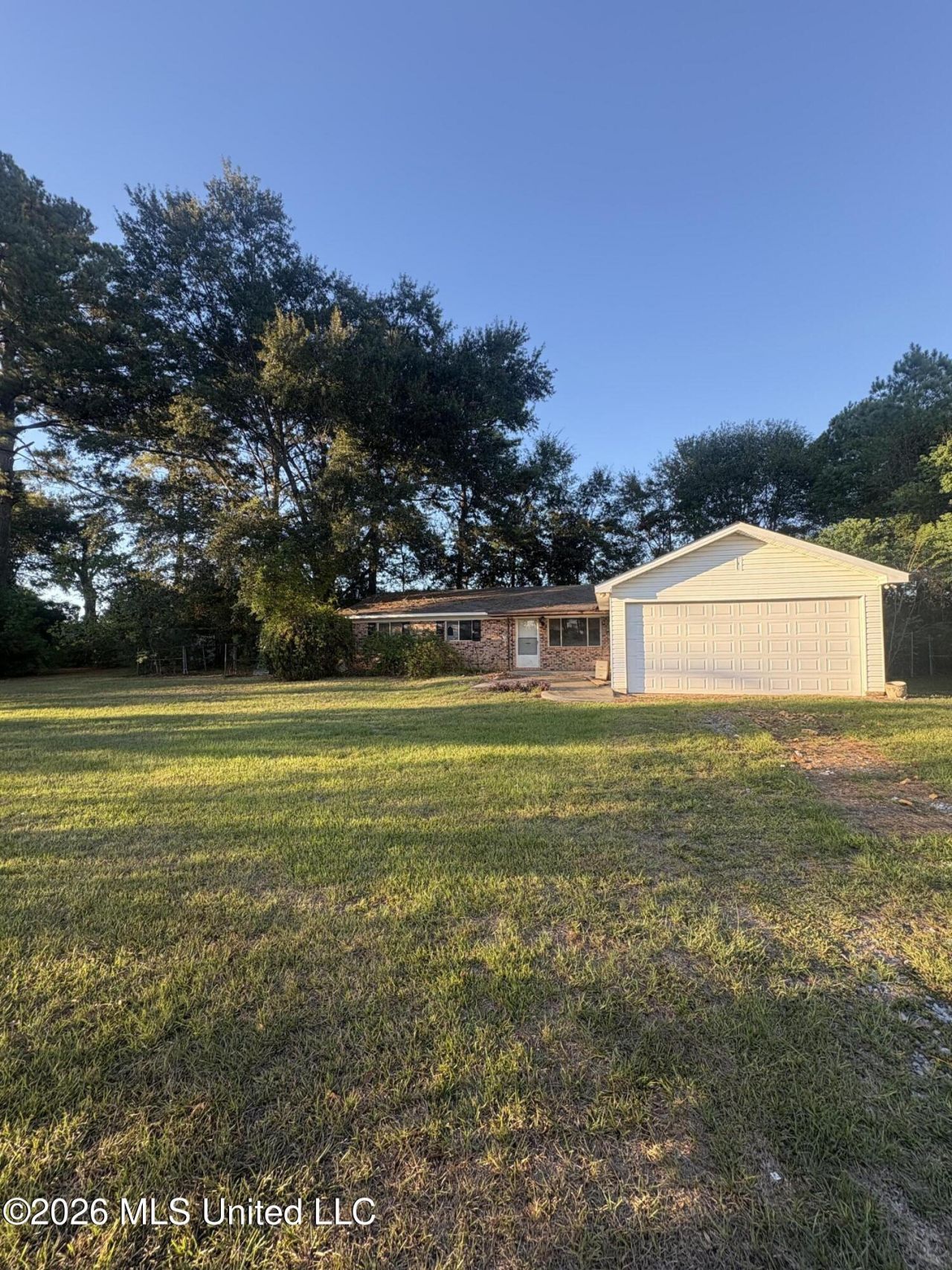 105 Hulon Street, Ellisville, MS 39437 Main Photo