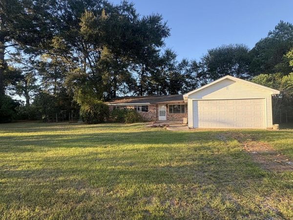 105 Hulon Street, Ellisville, MS 39437