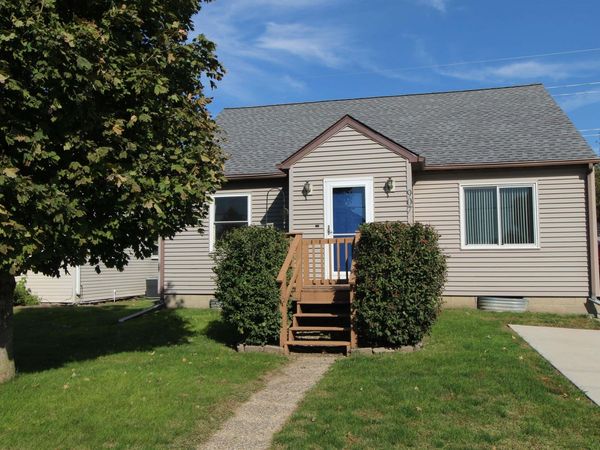 907 Wilson Street, Dysart, IA 52224